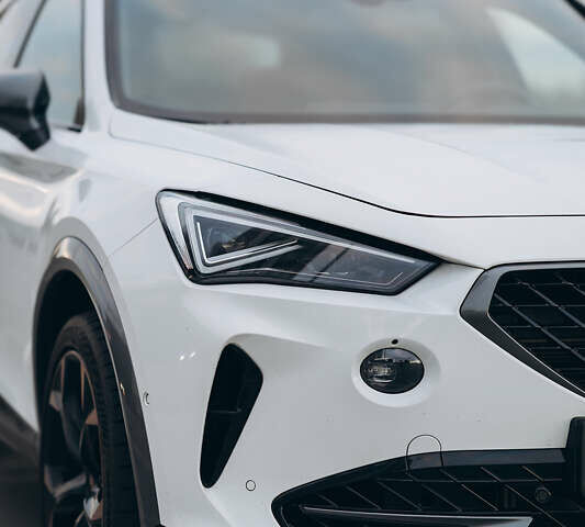 Белый Cupra Formentor, объемом двигателя 1.98 л и пробегом 37 тыс. км за 42823 $, фото 14 на Automoto.ua