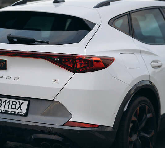 Белый Cupra Formentor, объемом двигателя 1.98 л и пробегом 37 тыс. км за 42823 $, фото 9 на Automoto.ua