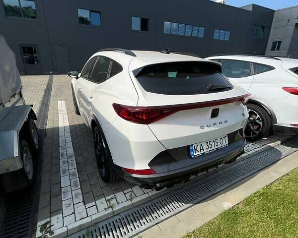Белый Cupra Formentor, объемом двигателя 1.98 л и пробегом 5 тыс. км за 45550 $, фото 4 на Automoto.ua