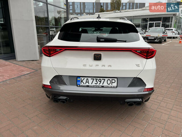 Белый Cupra Formentor, объемом двигателя 1.98 л и пробегом 18 тыс. км за 42727 $, фото 5 на Automoto.ua