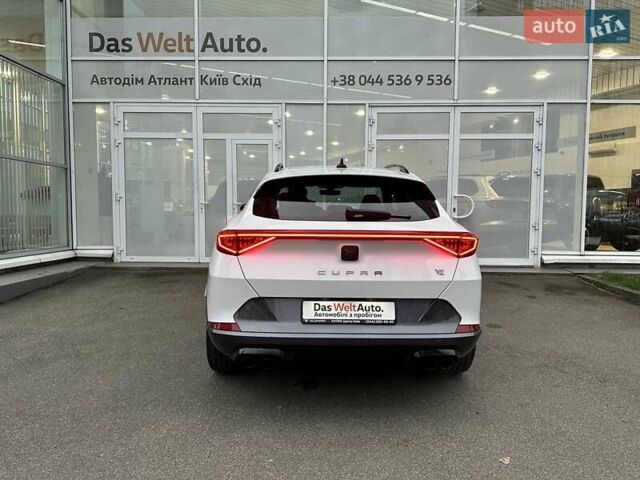 Белый Cupra Formentor, объемом двигателя 1.98 л и пробегом 7 тыс. км за 42000 $, фото 3 на Automoto.ua