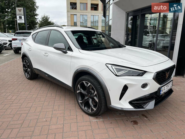 Белый Cupra Formentor, объемом двигателя 1.98 л и пробегом 18 тыс. км за 42727 $, фото 2 на Automoto.ua