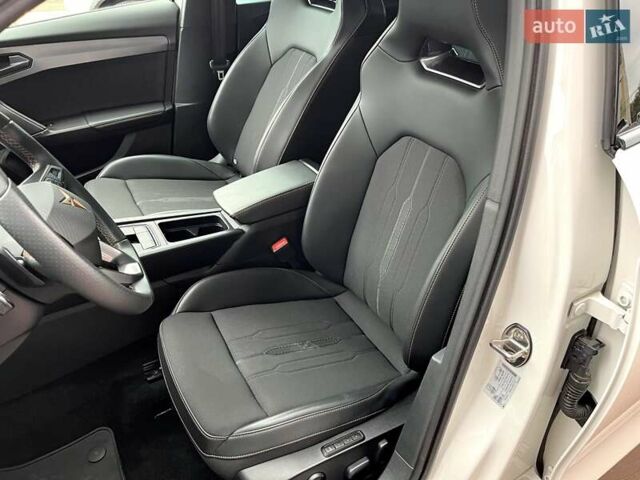 Белый Cupra Formentor, объемом двигателя 1.98 л и пробегом 18 тыс. км за 1790000 $, фото 9 на Automoto.ua