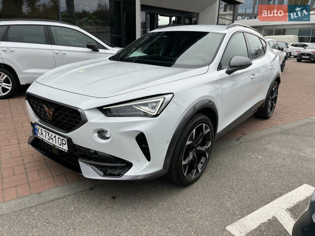 Белый Cupra Formentor, объемом двигателя 1.98 л и пробегом 19 тыс. км за 44028 $, фото 2 на Automoto.ua
