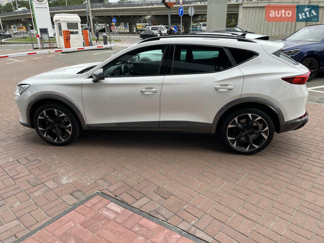 Белый Cupra Formentor, объемом двигателя 1.98 л и пробегом 18 тыс. км за 42727 $, фото 7 на Automoto.ua