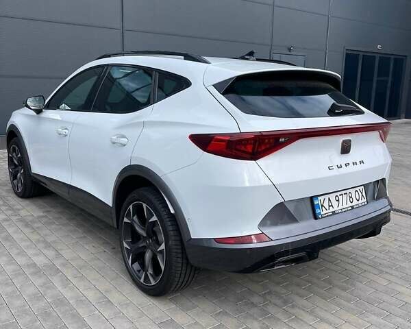 Білий Cupra Formentor, об'ємом двигуна 1.98 л та пробігом 5 тис. км за 41000 $, фото 4 на Automoto.ua