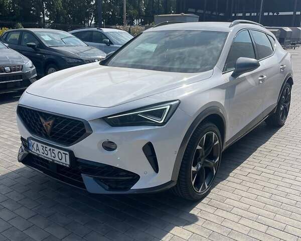 Белый Cupra Formentor, объемом двигателя 1.98 л и пробегом 5 тыс. км за 45550 $, фото 2 на Automoto.ua