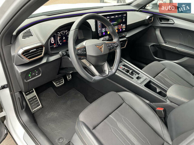 Белый Cupra Formentor, объемом двигателя 1.98 л и пробегом 19 тыс. км за 44028 $, фото 12 на Automoto.ua