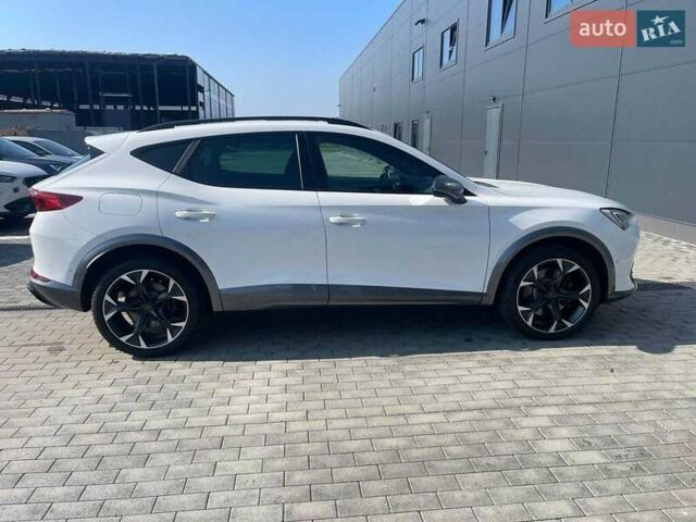 Белый Cupra Formentor, объемом двигателя 1.98 л и пробегом 5 тыс. км за 45550 $, фото 7 на Automoto.ua