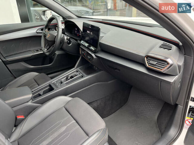 Белый Cupra Formentor, объемом двигателя 1.98 л и пробегом 18 тыс. км за 42727 $, фото 15 на Automoto.ua