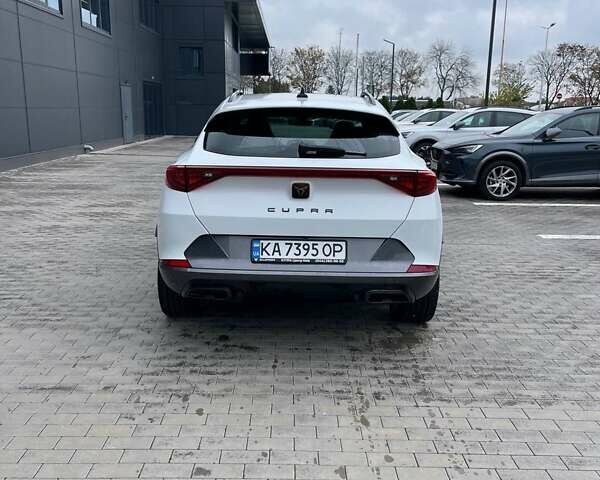 Белый Cupra Formentor, объемом двигателя 1.98 л и пробегом 14 тыс. км за 38698 $, фото 4 на Automoto.ua
