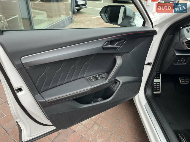 Белый Cupra Formentor, объемом двигателя 1.98 л и пробегом 18 тыс. км за 42727 $, фото 11 на Automoto.ua