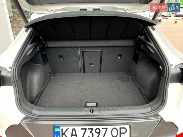 Белый Cupra Formentor, объемом двигателя 1.98 л и пробегом 18 тыс. км за 1790000 $, фото 8 на Automoto.ua