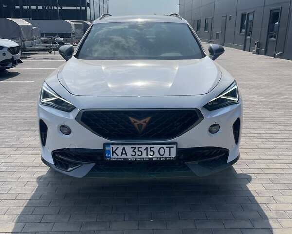 Белый Cupra Formentor, объемом двигателя 1.98 л и пробегом 5 тыс. км за 45550 $, фото 1 на Automoto.ua