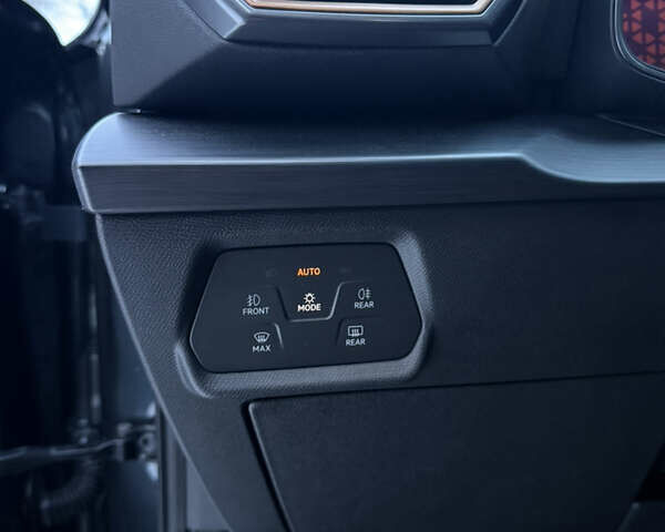 Серый Cupra Formentor, объемом двигателя 2 л и пробегом 82 тыс. км за 31900 $, фото 11 на Automoto.ua