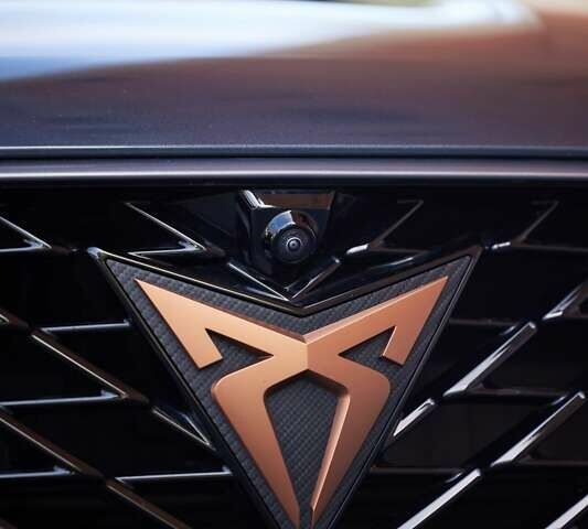 Серый Cupra Formentor, объемом двигателя 1.5 л и пробегом 82 тыс. км за 30700 $, фото 6 на Automoto.ua