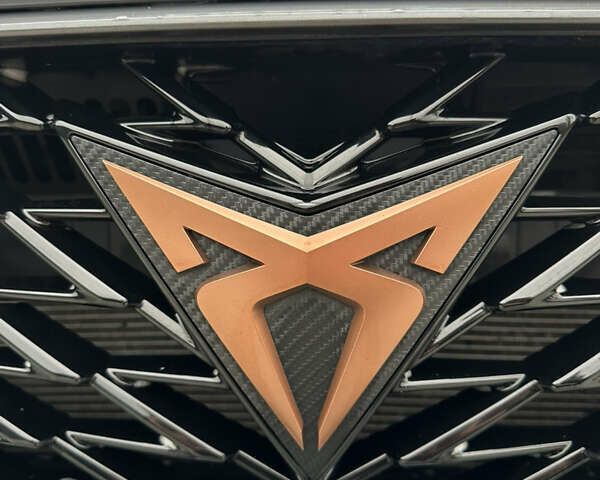 Серый Cupra Formentor, объемом двигателя 1.98 л и пробегом 45 тыс. км за 39000 $, фото 6 на Automoto.ua