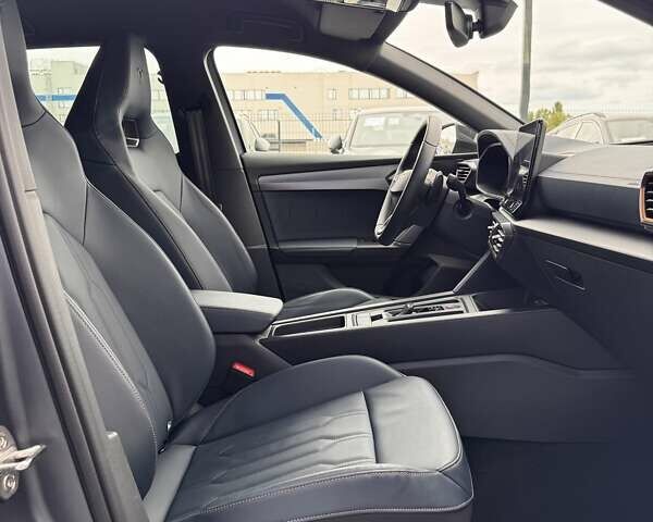 Серый Cupra Leon, объемом двигателя 1.98 л и пробегом 2 тыс. км за 41142 $, фото 41 на Automoto.ua