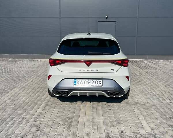 Серый Cupra Leon, объемом двигателя 1.98 л и пробегом 14 тыс. км за 40000 $, фото 5 на Automoto.ua