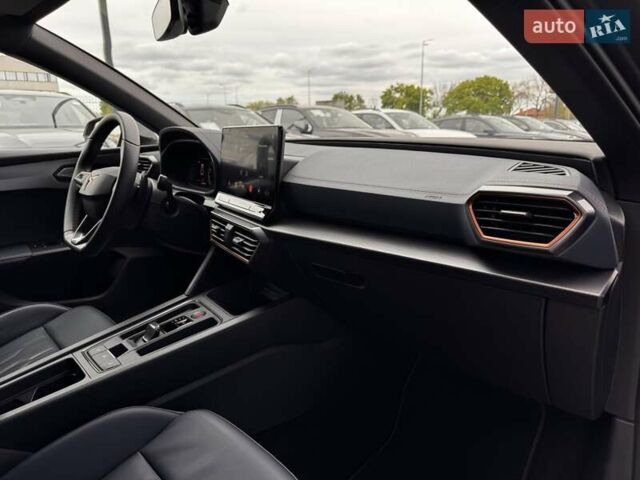 Серый Cupra Leon, объемом двигателя 1.98 л и пробегом 2 тыс. км за 41142 $, фото 43 на Automoto.ua