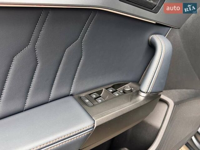 Серый Cupra Leon, объемом двигателя 1.98 л и пробегом 2 тыс. км за 41142 $, фото 32 на Automoto.ua