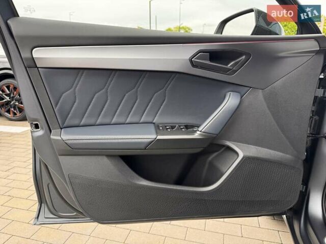 Серый Cupra Leon, объемом двигателя 1.98 л и пробегом 2 тыс. км за 41142 $, фото 28 на Automoto.ua