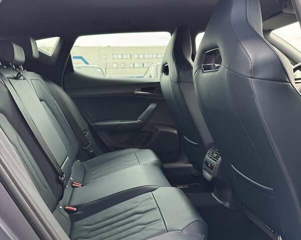 Серый Cupra Leon, объемом двигателя 1.98 л и пробегом 2 тыс. км за 41142 $, фото 37 на Automoto.ua