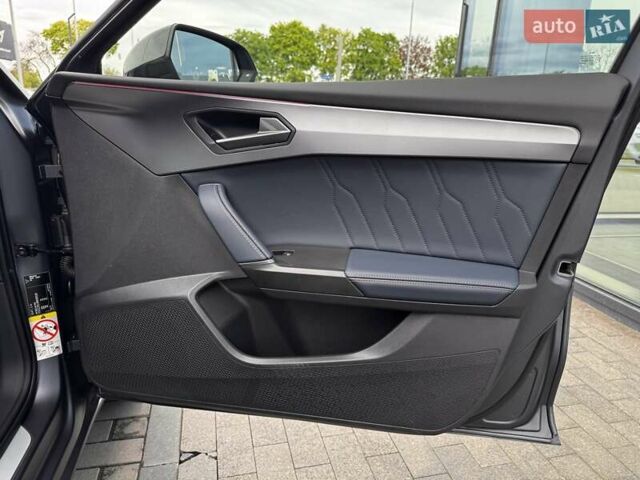 Серый Cupra Leon, объемом двигателя 1.98 л и пробегом 2 тыс. км за 41142 $, фото 40 на Automoto.ua