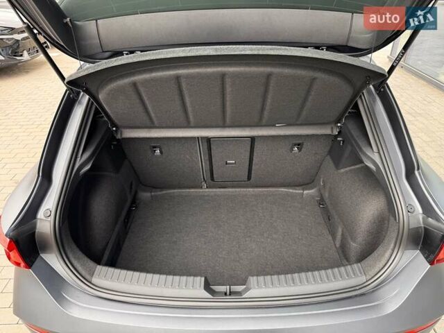 Серый Cupra Leon, объемом двигателя 1.98 л и пробегом 2 тыс. км за 41142 $, фото 36 на Automoto.ua