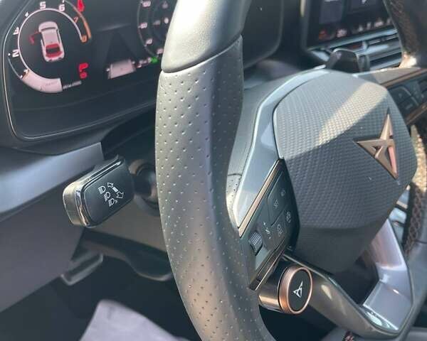 Серый Cupra Leon, объемом двигателя 1.98 л и пробегом 14 тыс. км за 40000 $, фото 15 на Automoto.ua