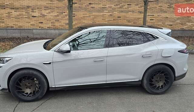 Бежевый Denza N7, объемом двигателя 0 л и пробегом 28 тыс. км за 35500 $, фото 1 на Automoto.ua