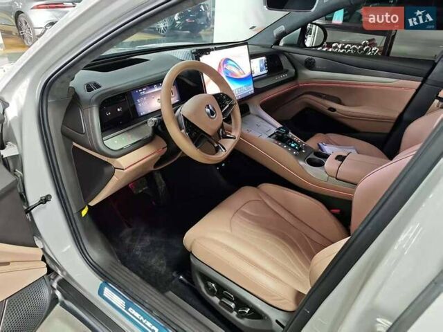 Серый Denza N7, объемом двигателя 0 л и пробегом 10 тыс. км за 36999 $, фото 4 на Automoto.ua