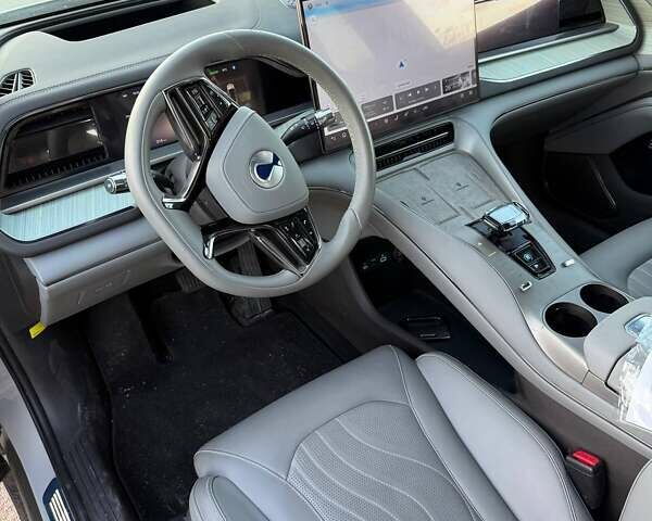 Серый Denza N7, объемом двигателя 0 л и пробегом 7 тыс. км за 35500 $, фото 4 на Automoto.ua