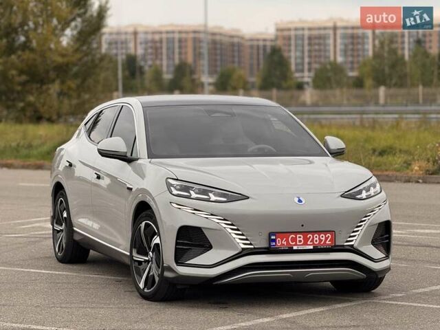 Сірий Denza N7, об'ємом двигуна 0 л та пробігом 8 тис. км за 36800 $, фото 2 на Automoto.ua