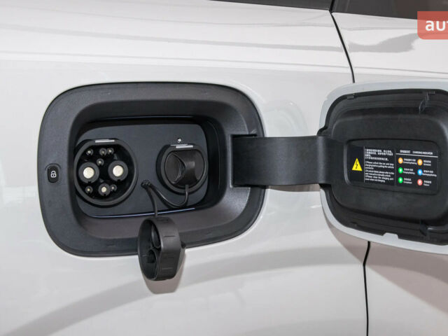 Denza N9, объемом двигателя 2 л и пробегом 0 тыс. км за 76850 $, фото 13 на Automoto.ua