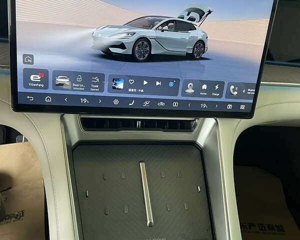 Denza Z9, объемом двигателя 0 л и пробегом 3 тыс. км за 55500 $, фото 15 на Automoto.ua