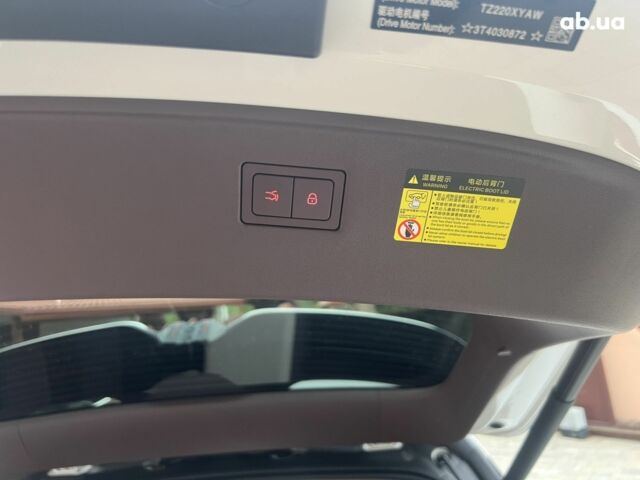 Белый Denza Z9 GT, объемом двигателя 0 л и пробегом 10 тыс. км за 58000 $, фото 9 на Automoto.ua