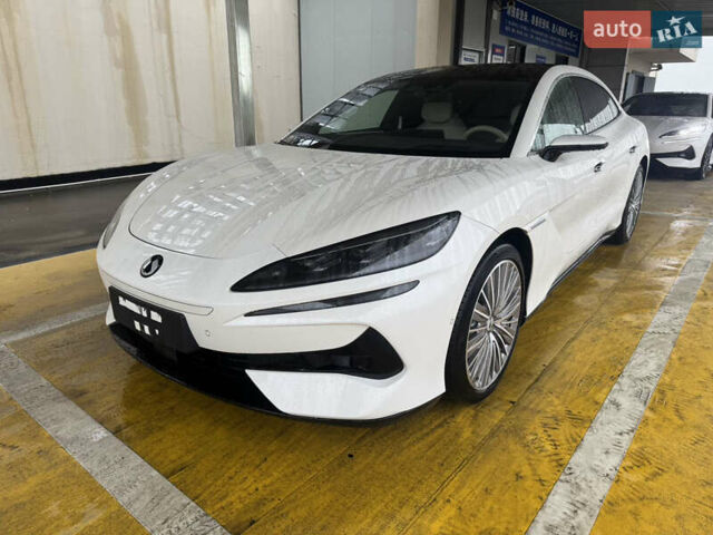 Бежевый Denza Z9 GT, объемом двигателя 2 л и пробегом 2 тыс. км за 56500 $, фото 1 на Automoto.ua