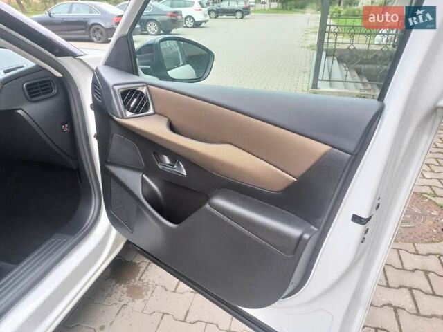 Белый DS 3 Crossback, объемом двигателя 0 л и пробегом 114 тыс. км за 14750 $, фото 70 на Automoto.ua