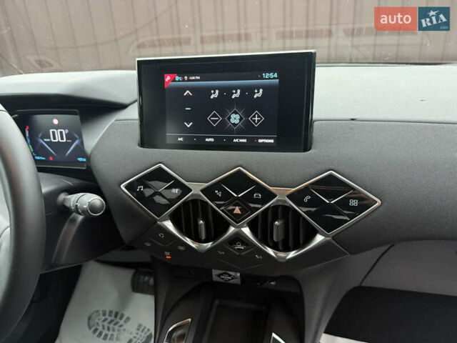 Белый DS 3 Crossback, объемом двигателя 0 л и пробегом 76 тыс. км за 16200 $, фото 27 на Automoto.ua