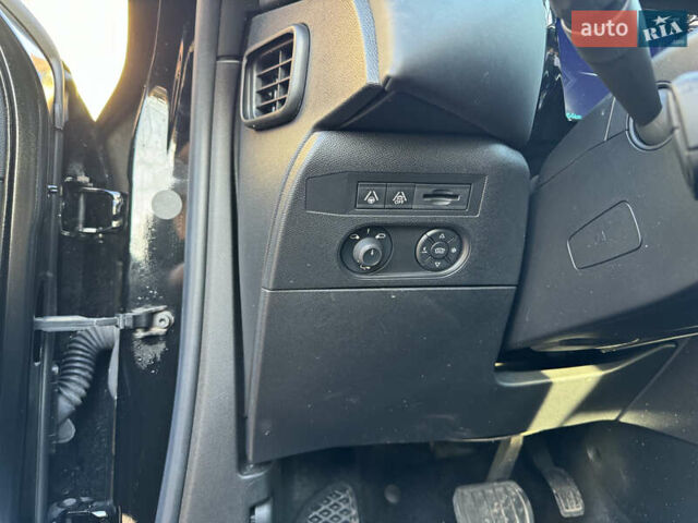 Черный DS 3 Crossback, объемом двигателя 0 л и пробегом 37 тыс. км за 19900 $, фото 5 на Automoto.ua