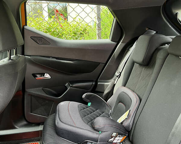 Желтый DS 3 Crossback, объемом двигателя 1.2 л и пробегом 34 тыс. км за 18500 $, фото 30 на Automoto.ua