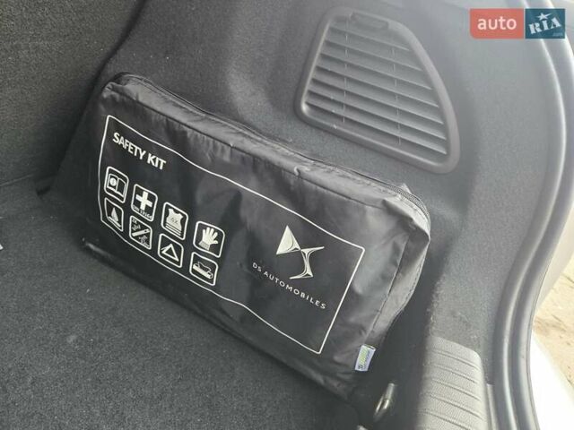 Серый DS 3 Crossback, объемом двигателя 0 л и пробегом 122 тыс. км за 15300 $, фото 57 на Automoto.ua