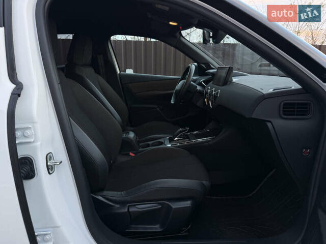Белый DS 3 e-Tense, объемом двигателя 0 л и пробегом 54 тыс. км за 17200 $, фото 21 на Automoto.ua