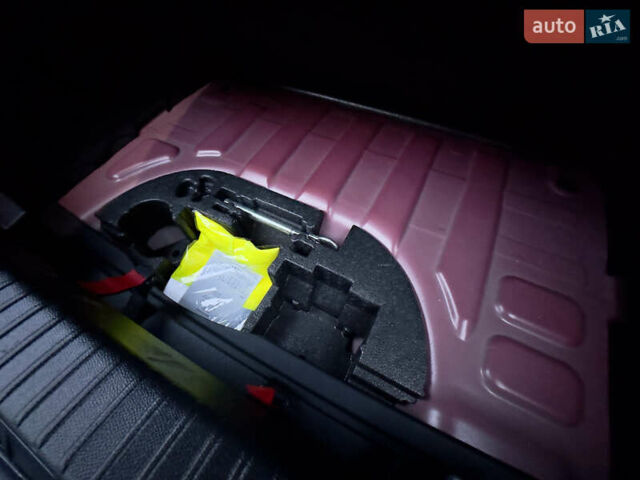 Красный DS 3 e-Tense, объемом двигателя 0 л и пробегом 25 тыс. км за 16900 $, фото 32 на Automoto.ua