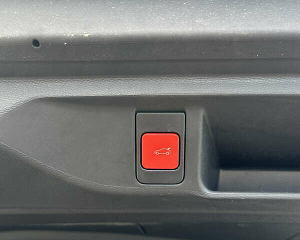 Серый DS 4, объемом двигателя 1.5 л и пробегом 49 тыс. км за 28000 $, фото 12 на Automoto.ua