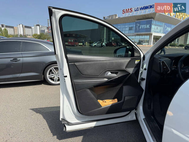 Білий DS 7 Crossback, об'ємом двигуна 2 л та пробігом 70 тис. км за 35000 $, фото 30 на Automoto.ua