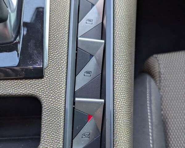 Черный DS 7 Crossback, объемом двигателя 1.5 л и пробегом 131 тыс. км за 23600 $, фото 39 на Automoto.ua