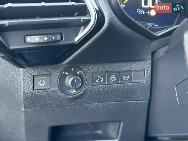 Сірий DS 7 Crossback, об'ємом двигуна 2 л та пробігом 170 тис. км за 27599 $, фото 112 на Automoto.ua