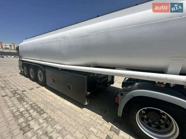 Esterer  DHE0189T 2001 в Черкассах на Automoto.ua Esterer  DHE0189T, объемом двигателя 0 л и пробегом 100 тыс. км за 23500 $, фото 5 на Automoto.ua